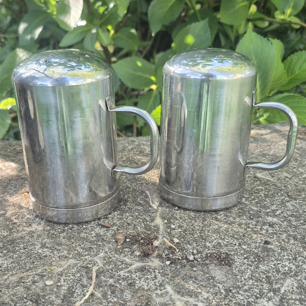 Stainless steel salt & pepper shakers or universal large vessel w/handles & plug